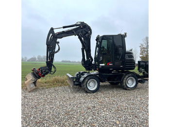 Excavator pe roţi TAKEUCHI