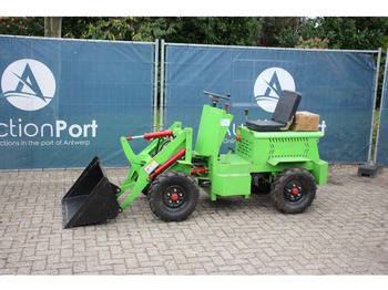 Încărcător frontal pe pneuri