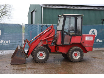 Încărcător frontal pe pneuri