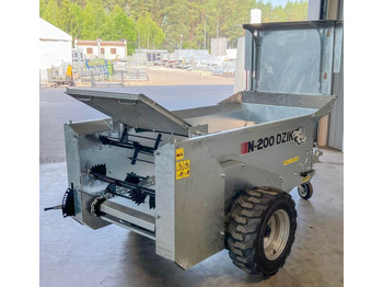 Maşină de împrăştiat gunoi de grajd CYNKOMET