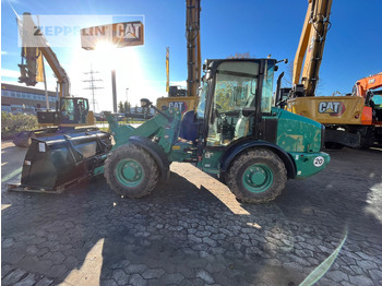 Încărcător frontal pe pneuri CATERPILLAR 906M