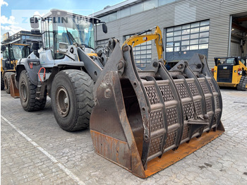 Încărcător frontal pe pneuri VOLVO L110H