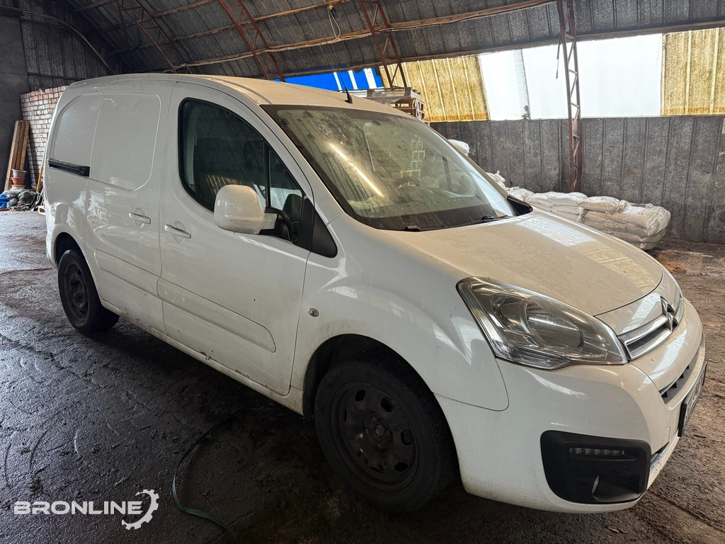 2016 Citroën Berlingo 1.6 72kW - Autoutilitară compactă: Foto 2 2016 Citroën Berlingo 1.6 72kW - Autoutilitară compactă: Foto 2