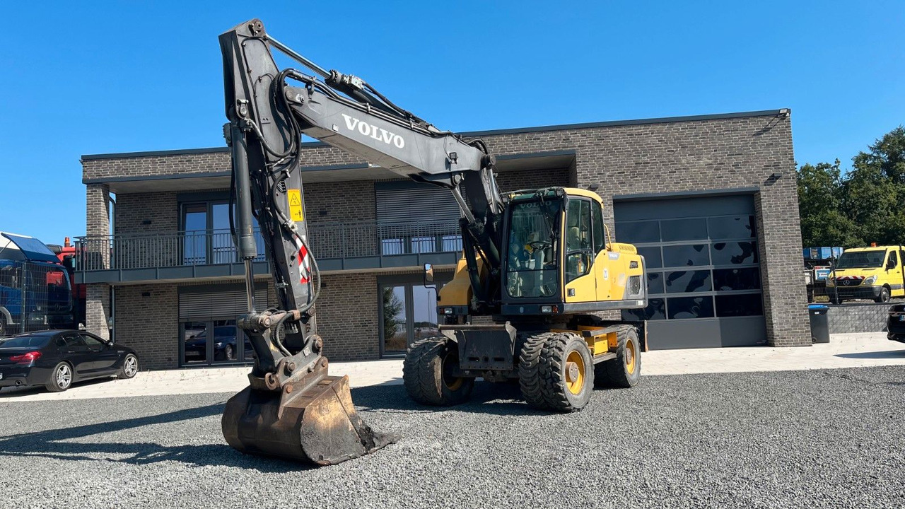 Volvo EW180D 20500 Kg Verstellausleger OilQuick - Excavator pe roţi: Foto 1 Volvo EW180D 20500 Kg Verstellausleger OilQuick - Excavator pe roţi: Foto 1