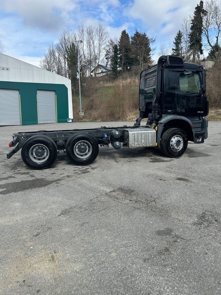 Mercedes-Benz Arocs 26.40 6x4 Kipperfahrgestell BB - Camion şasiu: Foto 4 Mercedes-Benz Arocs 26.40 6x4 Kipperfahrgestell BB - Camion şasiu: Foto 4