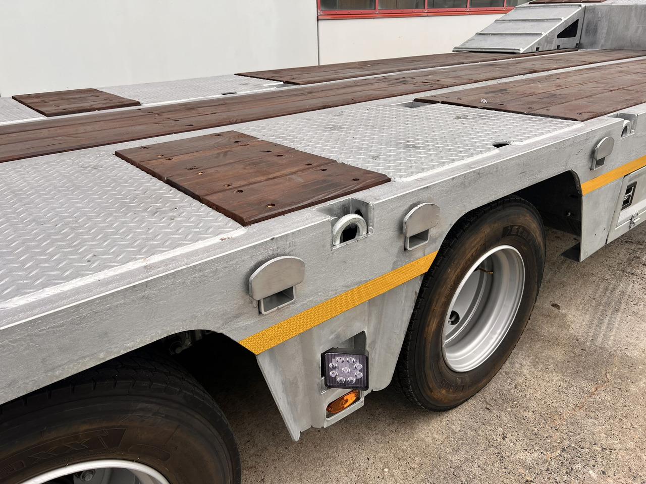 Möslein ST 3 3 Achs Satteltieflader neu - Semiremorcă transport agabaritic: Foto 2 Möslein ST 3 3 Achs Satteltieflader neu - Semiremorcă transport agabaritic: Foto 2