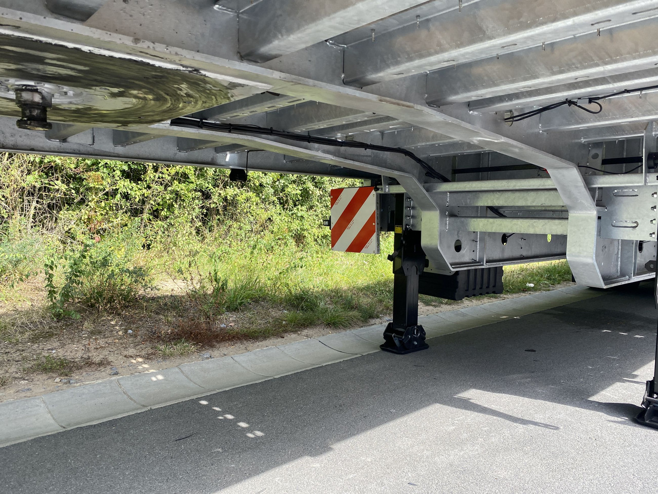 Möslein ST 3-Plato 9,4 3 Achs Satteltieflader Plato 45 t GGfür Fertigteile, Baumaschinen oder Container - Semiremorcă platformă: Foto 5 Möslein ST 3-Plato 9,4 3 Achs Satteltieflader Plato 45 t GGfür Fertigteile, Baumaschinen oder Container - Semiremorcă platformă: Foto 5