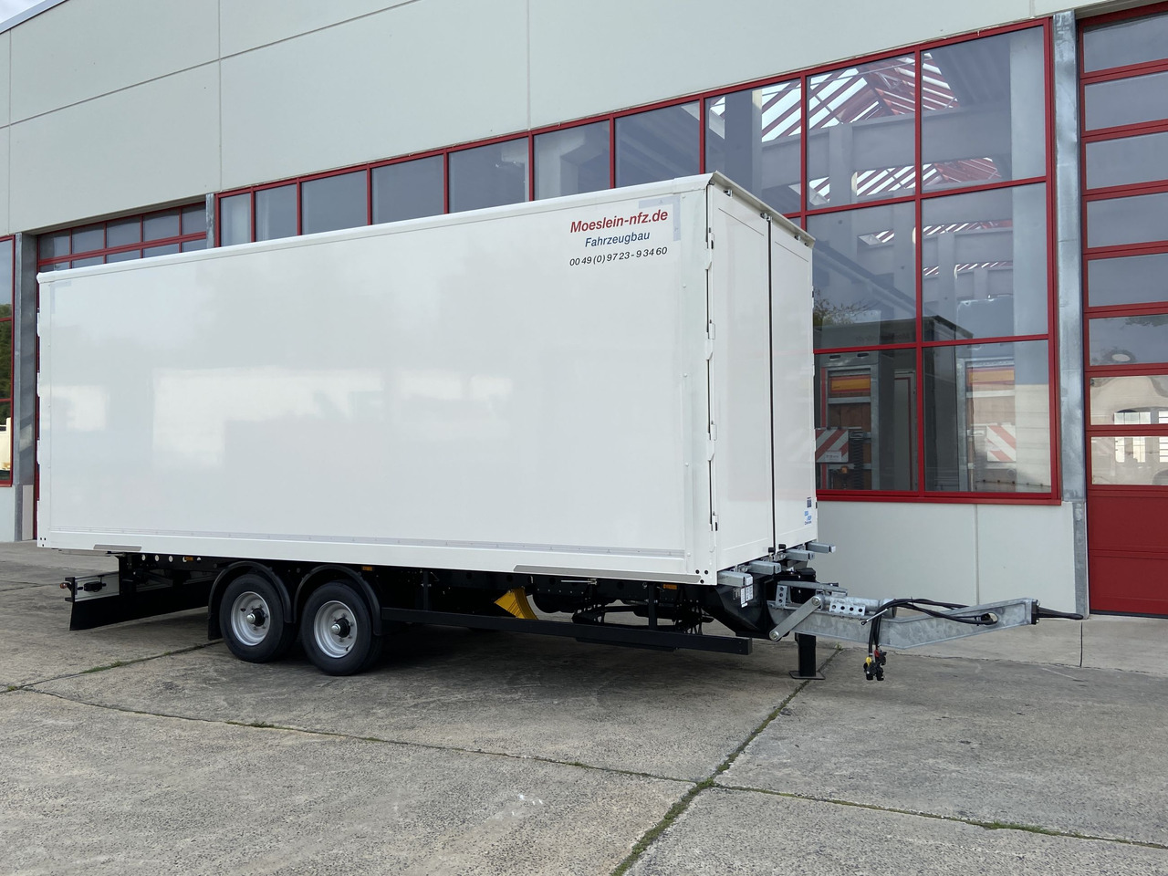 Möslein TKO 105 D 7m weiß Tandem- Koffer, Durchladbar, -- Neufahrzeug -- - Remorcă furgon: Foto 2 Möslein TKO 105 D 7m weiß Tandem- Koffer, Durchladbar, -- Neufahrzeug -- - Remorcă furgon: Foto 2
