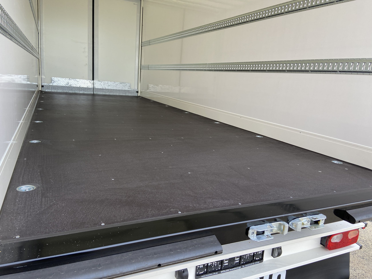 Möslein TKO 105 D 7m weiß Tandem- Koffer, Durchladbar, -- Neufahrzeug -- - Remorcă furgon: Foto 4 Möslein TKO 105 D 7m weiß Tandem- Koffer, Durchladbar, -- Neufahrzeug -- - Remorcă furgon: Foto 4