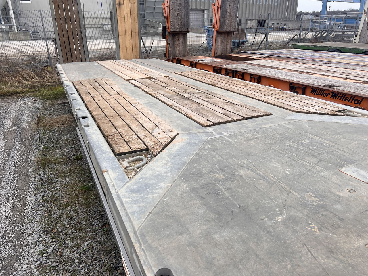 Möslein TO 3 F Schwebheim 3 Achs Tiefladeranhänger 9 m Ladefläche - Remorcă transport agabaritic: Foto 2 Möslein TO 3 F Schwebheim 3 Achs Tiefladeranhänger 9 m Ladefläche - Remorcă transport agabaritic: Foto 2