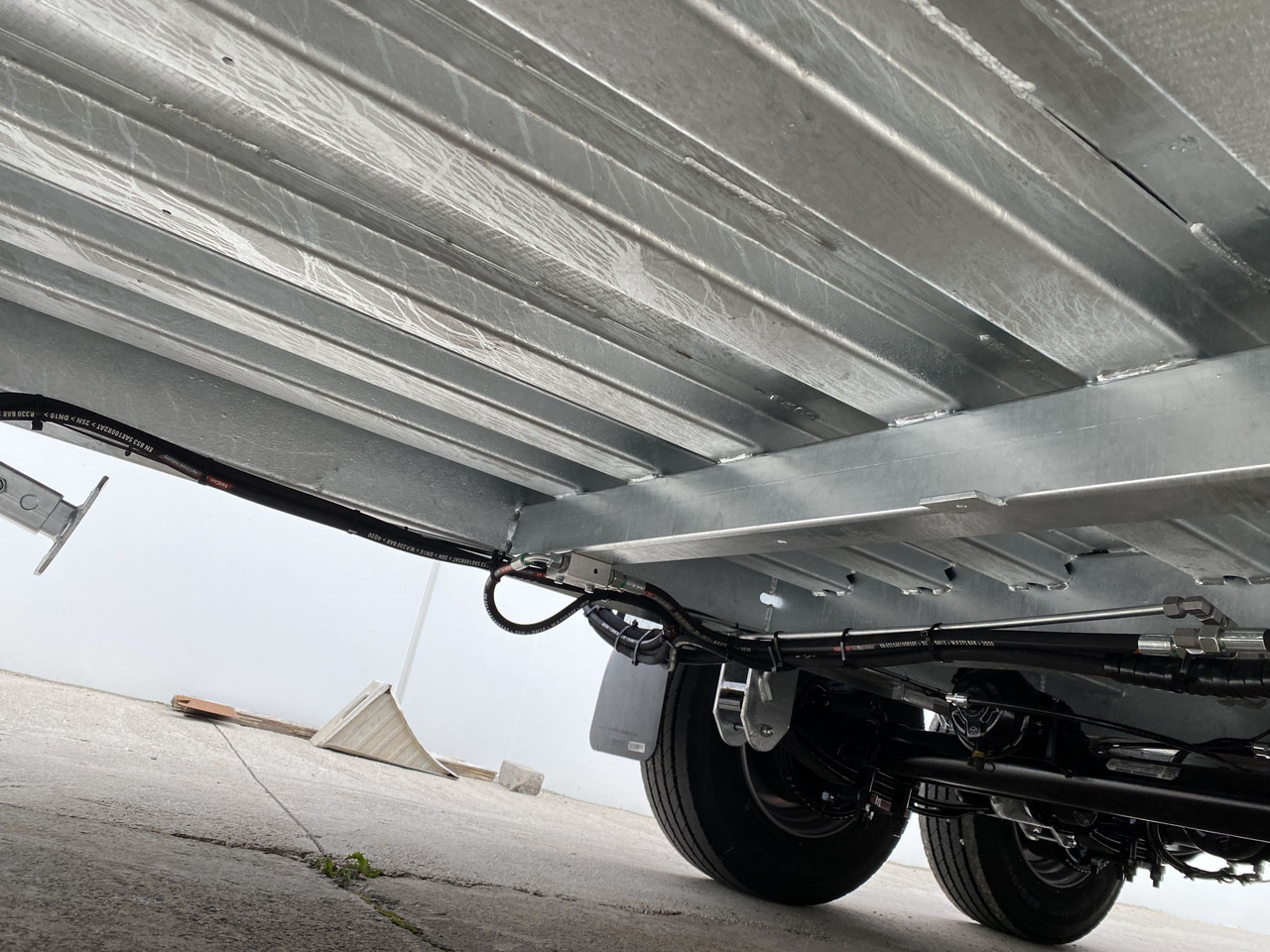 Möslein TT 11-E6x2 hydr. Rampen Tieflader für Fräsen breiten hydraulischen Rampen, Neu - Remorcă transport agabaritic: Foto 4 Möslein TT 11-E6x2 hydr. Rampen Tieflader für Fräsen breiten hydraulischen Rampen, Neu - Remorcă transport agabaritic: Foto 4