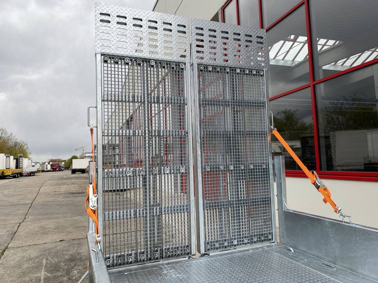 Möslein TT 11-E6x2 hydr. Rampen Tieflader für Fräsen breiten hydraulischen Rampen, Neu - Remorcă transport agabaritic: Foto 2 Möslein TT 11-E6x2 hydr. Rampen Tieflader für Fräsen breiten hydraulischen Rampen, Neu - Remorcă transport agabaritic: Foto 2