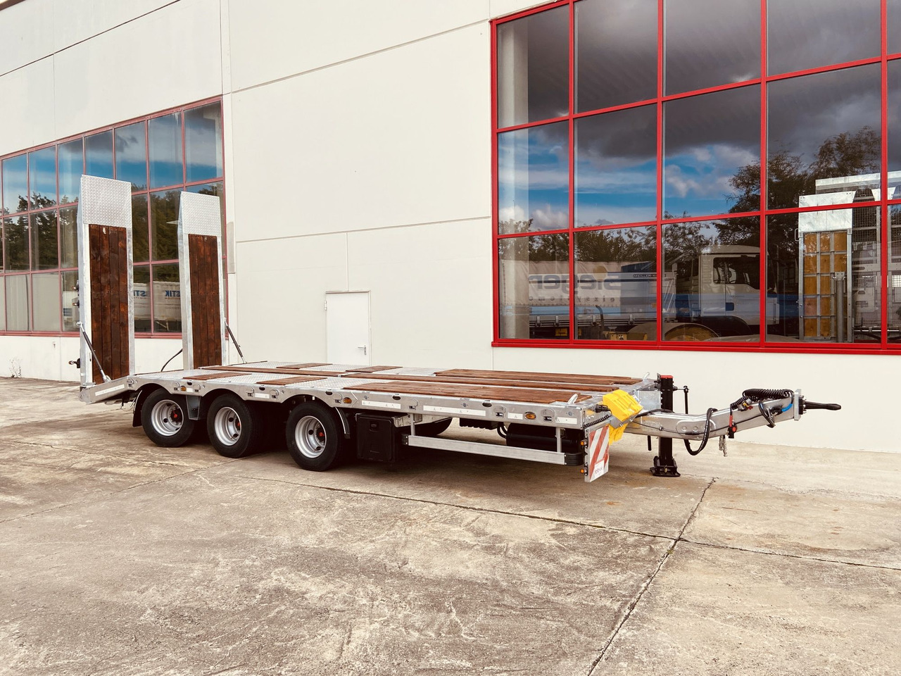 Möslein TT 31 31 t Tridem- Tieflader 3 Achs, 8 m LadeflächeNeufahrzeug - Remorcă transport agabaritic: Foto 4 Möslein TT 31 31 t Tridem- Tieflader 3 Achs, 8 m LadeflächeNeufahrzeug - Remorcă transport agabaritic: Foto 4