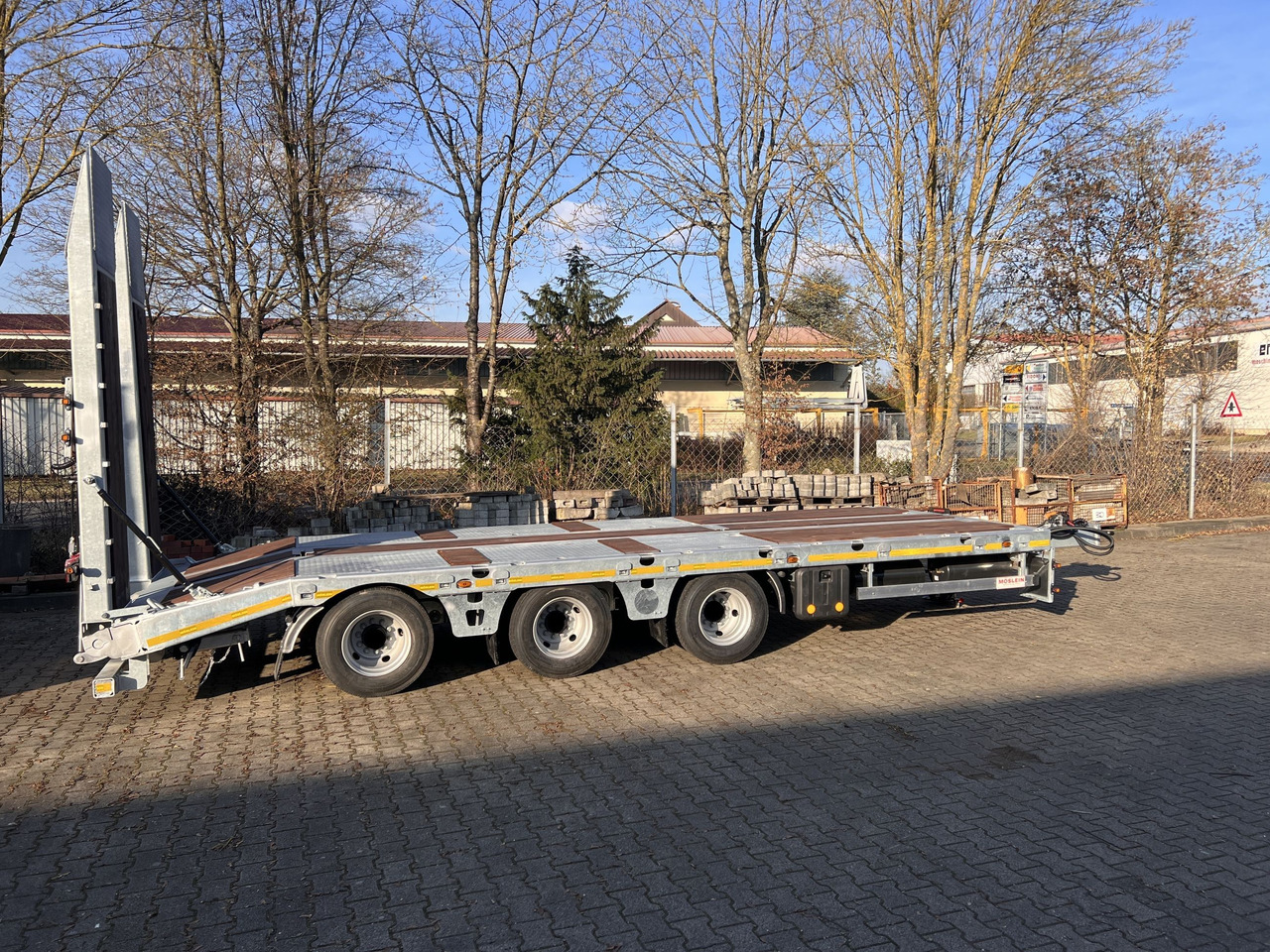 Remorcă transport agabaritic pentru transport de utilaje grele nou Möslein TT 34 Zugrohr Gerade 34 t GG Tridem- Tieflader 3 Achs, gelenktNeufahrzeug: Foto 9 Remorcă transport agabaritic pentru transport de utilaje grele nou Möslein TT 34 Zugrohr Gerade 34 t GG Tridem- Tieflader 3 Achs, gelenktNeufahrzeug: Foto 9