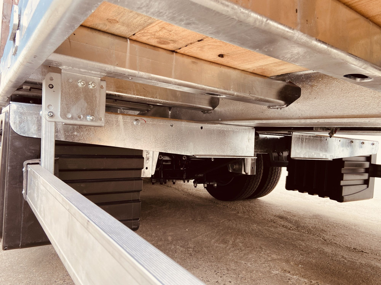 Möslein TT 34 Zugrohr Gerade 34 t GG Tridem- Tieflader 3 Achs, gelenktNeufahrzeug - Remorcă transport agabaritic: Foto 2 Möslein TT 34 Zugrohr Gerade 34 t GG Tridem- Tieflader 3 Achs, gelenktNeufahrzeug - Remorcă transport agabaritic: Foto 2