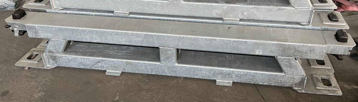 Müller Mitteltal Ausgleichsbock für Satteltieflader incl. Conatinerverschlüssen - Semiremorcă transport agabaritic: Foto 1 Müller Mitteltal Ausgleichsbock für Satteltieflader incl. Conatinerverschlüssen - Semiremorcă transport agabaritic: Foto 1