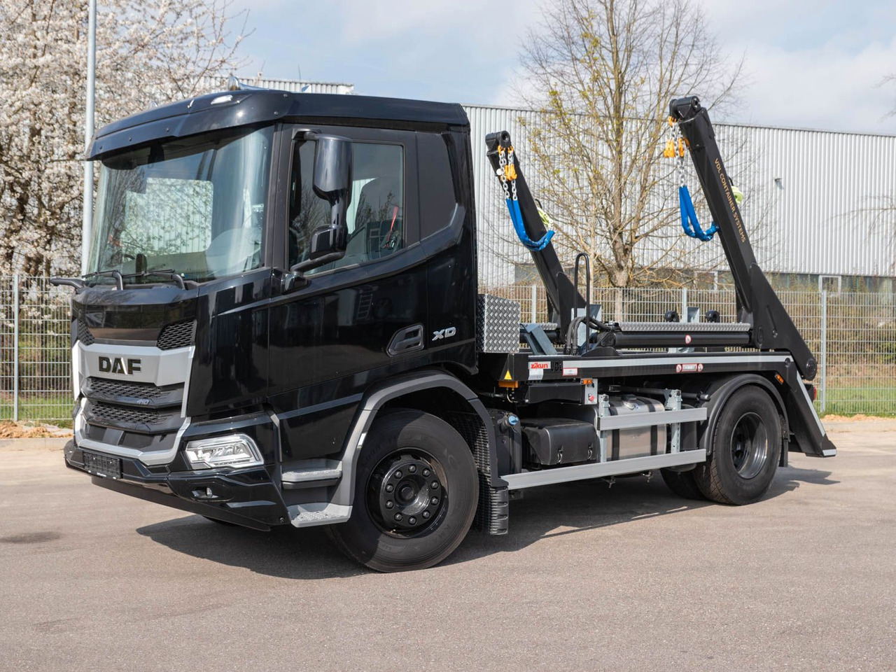 DAF FA XD 410 VDL Absetzkipper DAF FA XD 410 VDL Absetzkipper - Camion container de gunoi: Foto 3 DAF FA XD 410 VDL Absetzkipper DAF FA XD 410 VDL Absetzkipper - Camion container de gunoi: Foto 3