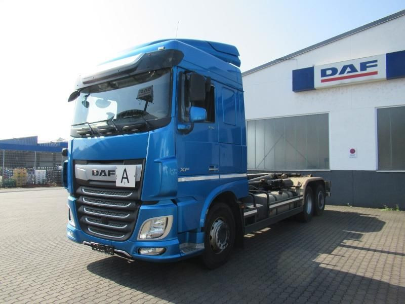 DAF FAN XF 530 SC Abrollkipper - Camion cu cârlig: Foto 1 DAF FAN XF 530 SC Abrollkipper - Camion cu cârlig: Foto 1