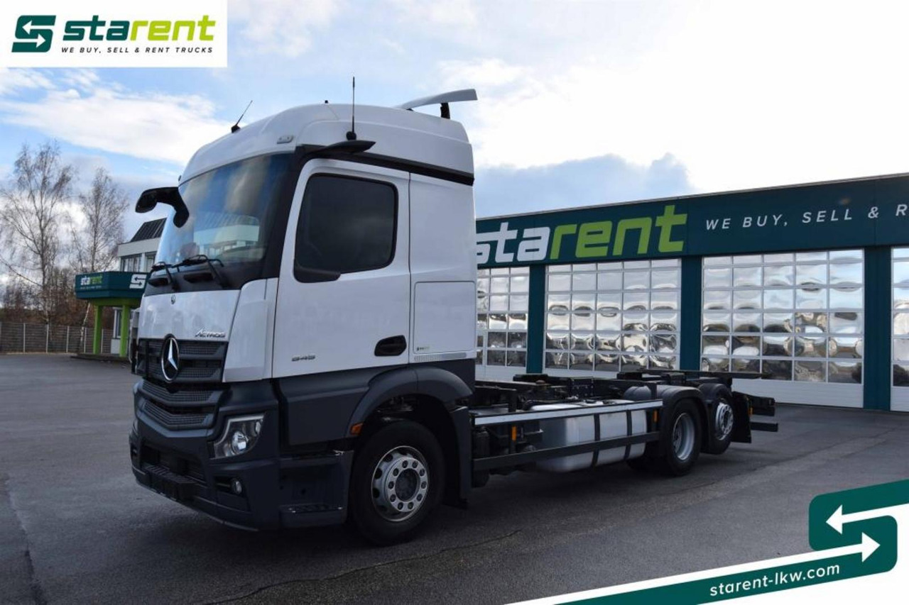 Mercedes Benz Actros 2645L Retarder Mirror Cam NAVI Liftachse - Camion şasiu: Foto 1 Mercedes Benz Actros 2645L Retarder Mirror Cam NAVI Liftachse - Camion şasiu: Foto 1