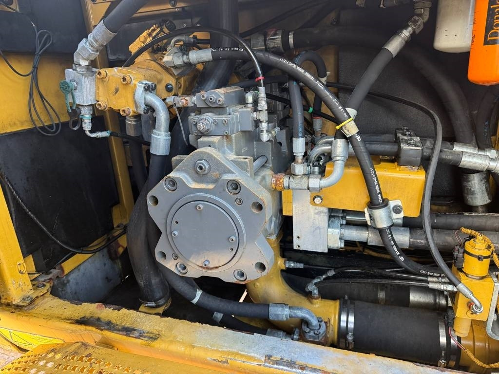 Excavator pe şenile CAT 390 D L ME: Foto 15 Excavator pe şenile CAT 390 D L ME: Foto 15