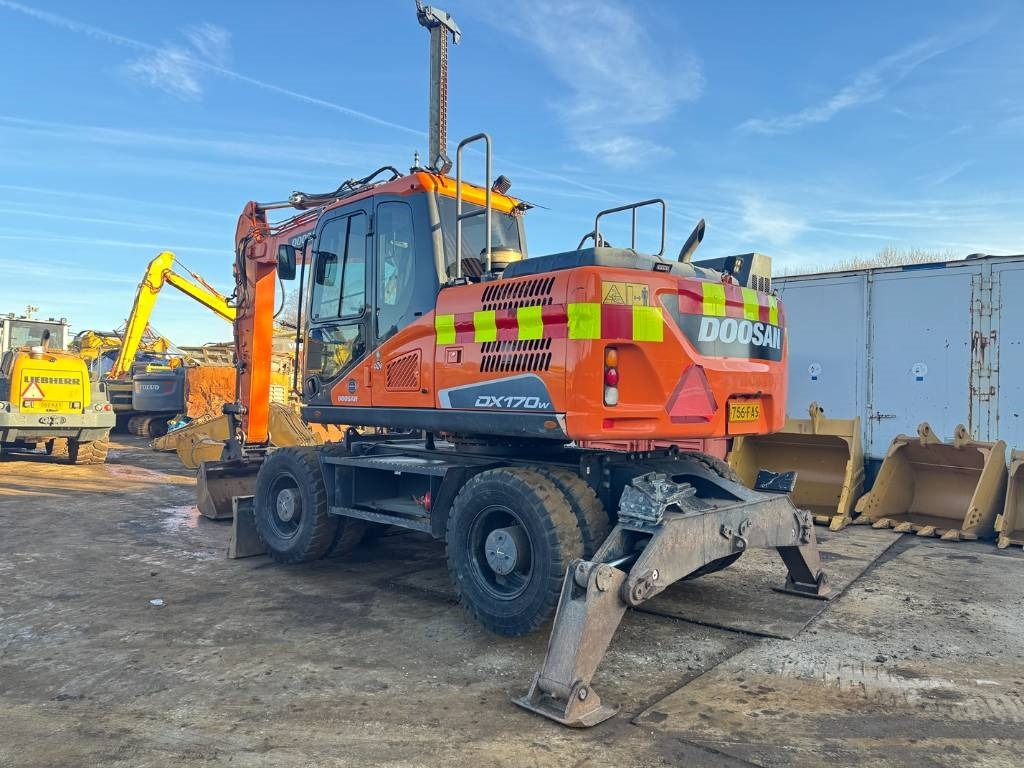 Doosan DX 170 W - 5 - Excavator pe roţi: Foto 3 Doosan DX 170 W - 5 - Excavator pe roţi: Foto 3