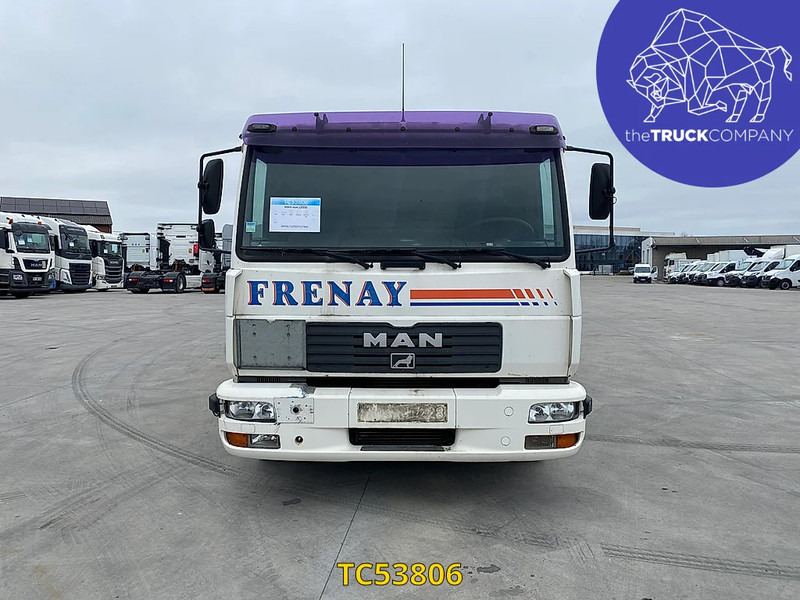 MAN L 2000 12.220 - Camion cisternă: Foto 2 MAN L 2000 12.220 - Camion cisternă: Foto 2