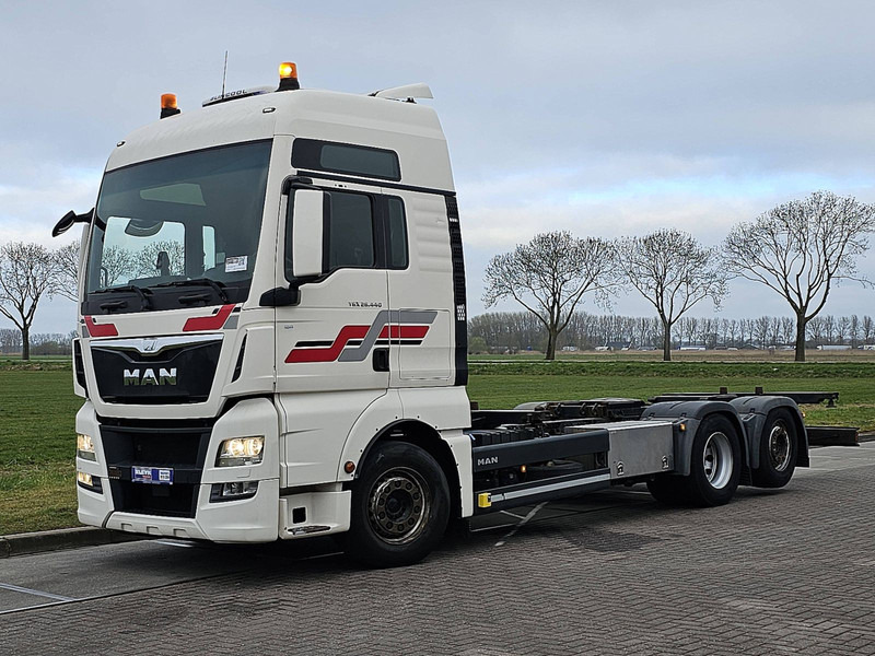 MAN 26.440 TGX XXL 6X2-4 INTARDER - Camion transport containere/ Swap body: Foto 2 MAN 26.440 TGX XXL 6X2-4 INTARDER - Camion transport containere/ Swap body: Foto 2