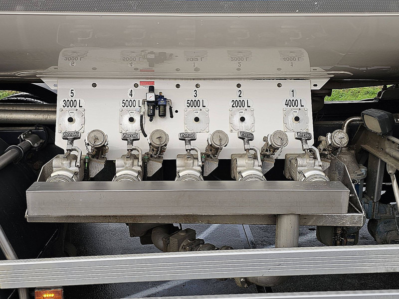 Camion cisternă Scania P280: Foto 18 Camion cisternă Scania P280: Foto 18