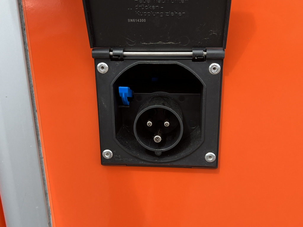 Iveco Daily 35S14 Klima Orig.127'km Küche Doppelbett - Autorulotă: Foto 4 Iveco Daily 35S14 Klima Orig.127'km Küche Doppelbett - Autorulotă: Foto 4