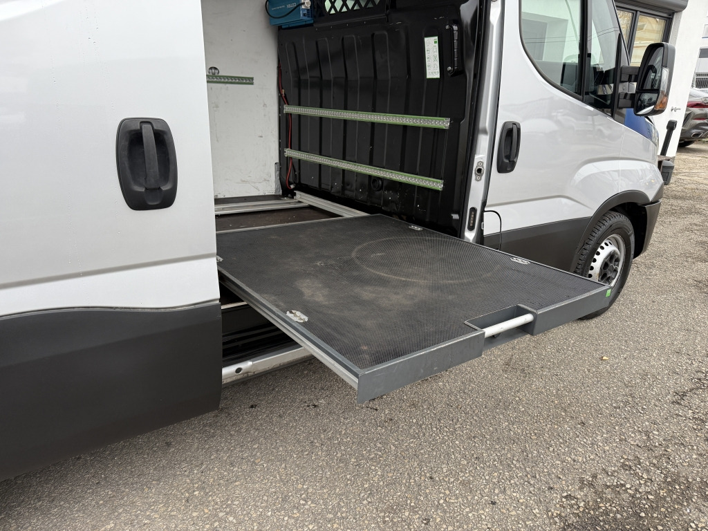 Iveco Daily 35S14 CNG Erdgas Klimaaut. Sitzheizung - Dubă: Foto 5 Iveco Daily 35S14 CNG Erdgas Klimaaut. Sitzheizung - Dubă: Foto 5