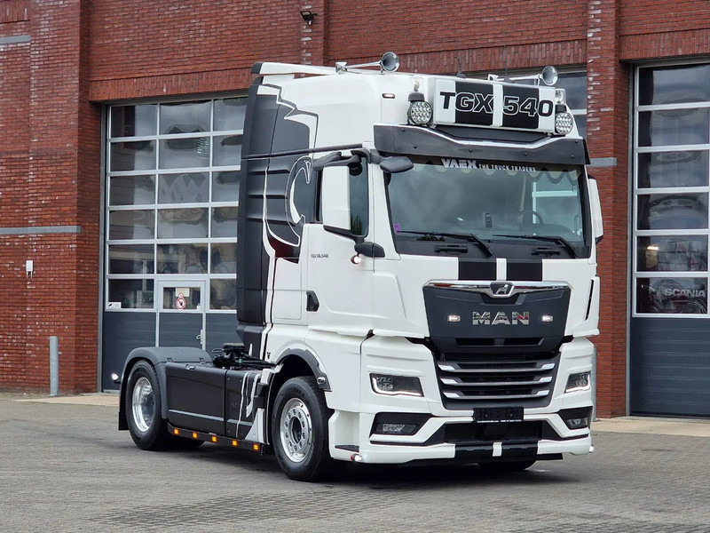 MAN TGX 18.540 GX - New - Retarder - Night clima - Alcoa - Show truck - Lightbar - - Cap tractor: Foto 1 MAN TGX 18.540 GX - New - Retarder - Night clima - Alcoa - Show truck - Lightbar - - Cap tractor: Foto 1