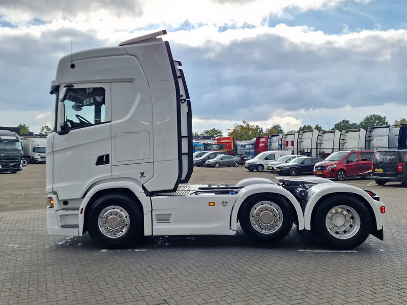 Scania 770S V8 NGS Highline 6x2/4 - New - Old dashboard - Full spec - Retarder - Night clima - Led - Leather - Navi - Cap tractor: Foto 4 Scania 770S V8 NGS Highline 6x2/4 - New - Old dashboard - Full spec - Retarder - Night clima - Led - Leather - Navi - Cap tractor: Foto 4