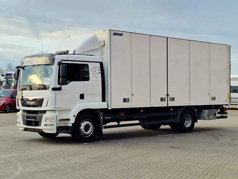 MAN TGM 18.340 4x2 - Sleepercab - Box with sidedoors - Loadlift - Full air - Euro 6 - Automatic - Camion furgon: Foto 3 MAN TGM 18.340 4x2 - Sleepercab - Box with sidedoors - Loadlift - Full air - Euro 6 - Automatic - Camion furgon: Foto 3