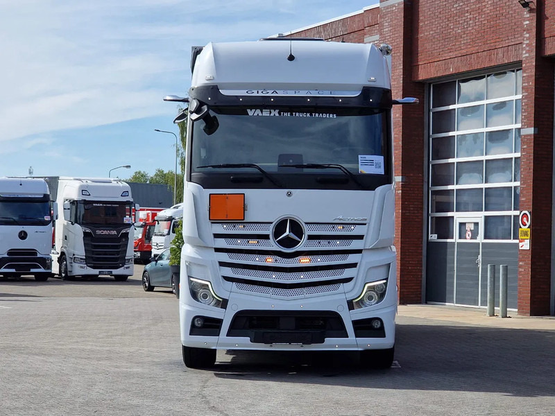 Mercedes-Benz Actros 2545 6x2*4 - Box with sidedoors - Loadlift - Steering axle - Full air - Camera - Camion furgon: Foto 2 Mercedes-Benz Actros 2545 6x2*4 - Box with sidedoors - Loadlift - Steering axle - Full air - Camera - Camion furgon: Foto 2