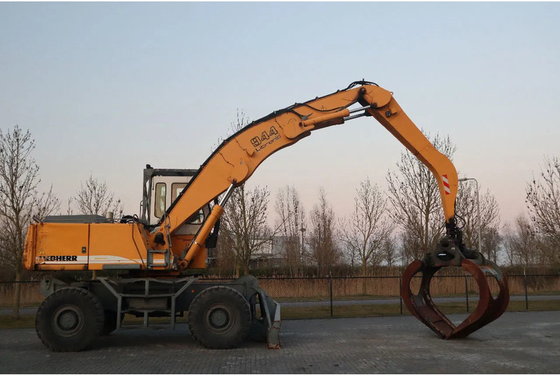 Liebherr A944 B HD | LOG GRAPPLE | HOLZGREIFER | TIMBER - Excavator pentru manipulare de materiale: Foto 4 Liebherr A944 B HD | LOG GRAPPLE | HOLZGREIFER | TIMBER - Excavator pentru manipulare de materiale: Foto 4