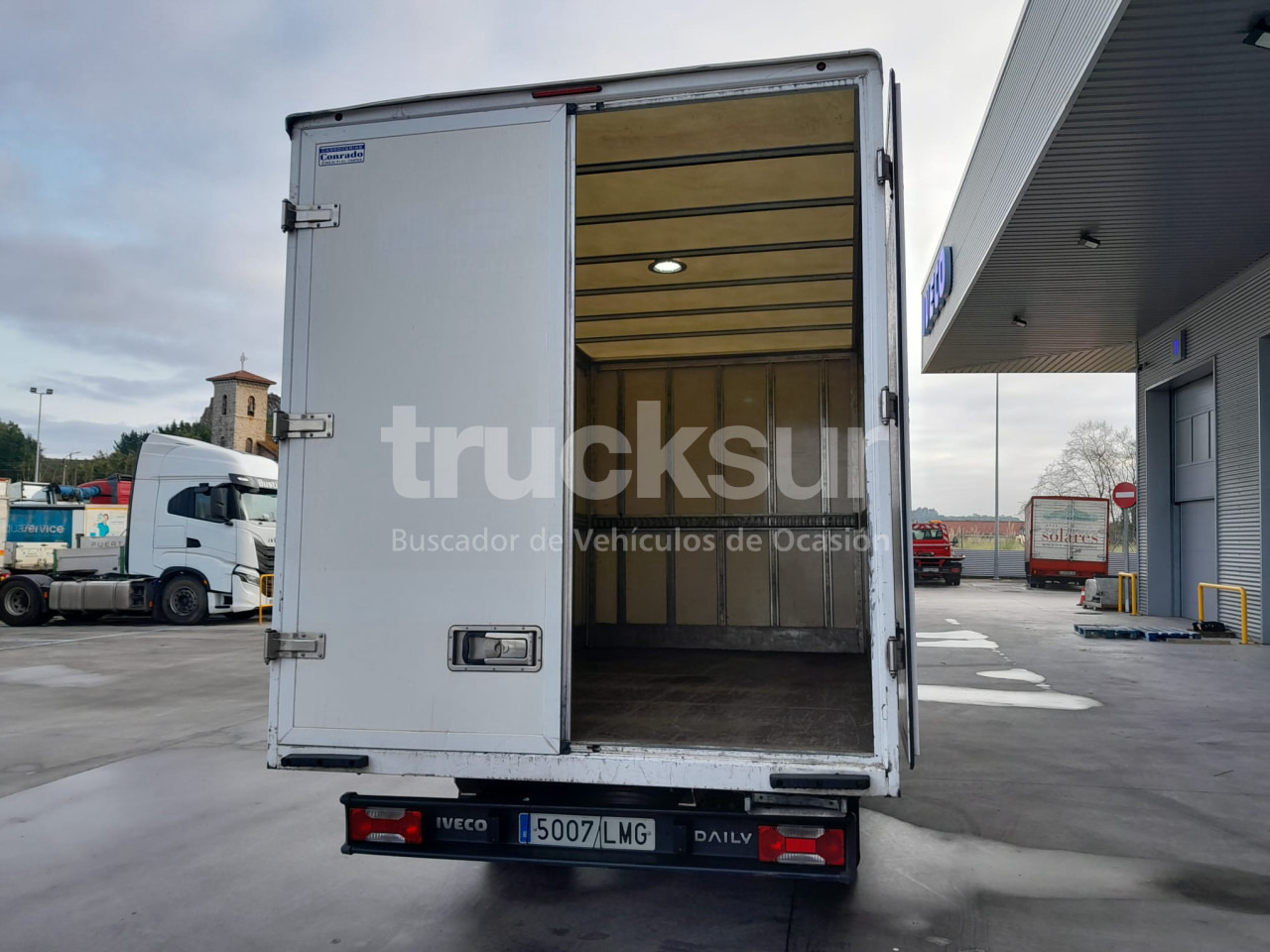 IVECO DAILY 35C16H - Autoutilitară box: Foto 5 IVECO DAILY 35C16H - Autoutilitară box: Foto 5
