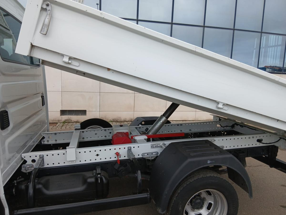 Iveco 35.140 - Autoutilitară basculantă: Foto 5 Iveco 35.140 - Autoutilitară basculantă: Foto 5