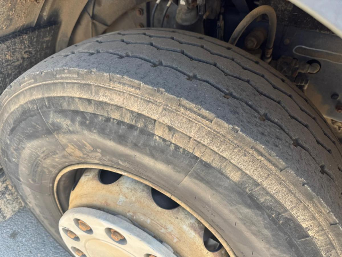 Renault Premium - Camion cisternă: Foto 4 Renault Premium - Camion cisternă: Foto 4