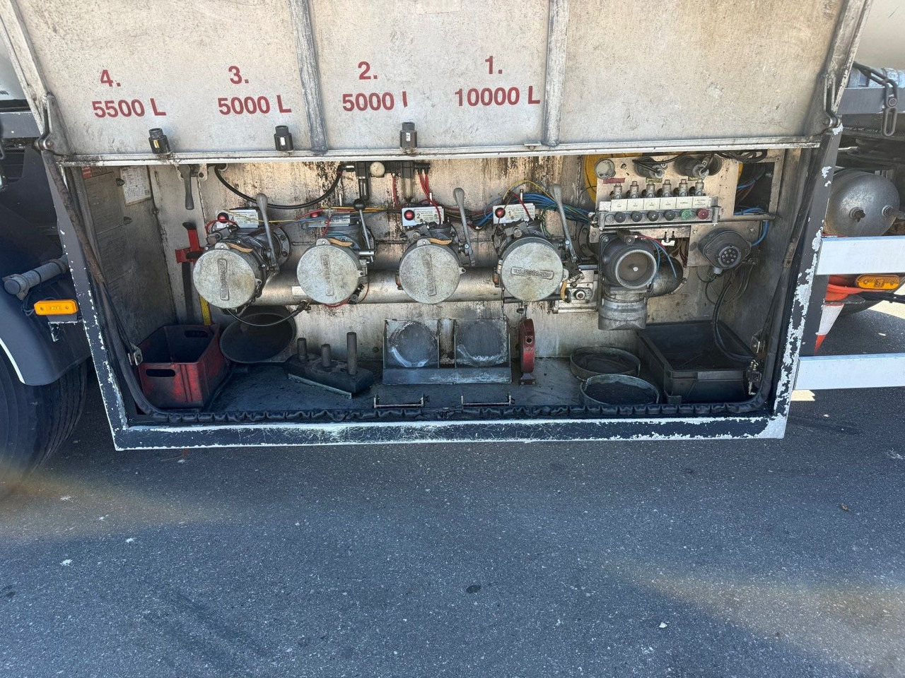 Eurotank 3 axle ET-26-4 ADR 25.500 L 4 Room - Remorcă cisternă: Foto 5 Eurotank 3 axle ET-26-4 ADR 25.500 L 4 Room - Remorcă cisternă: Foto 5