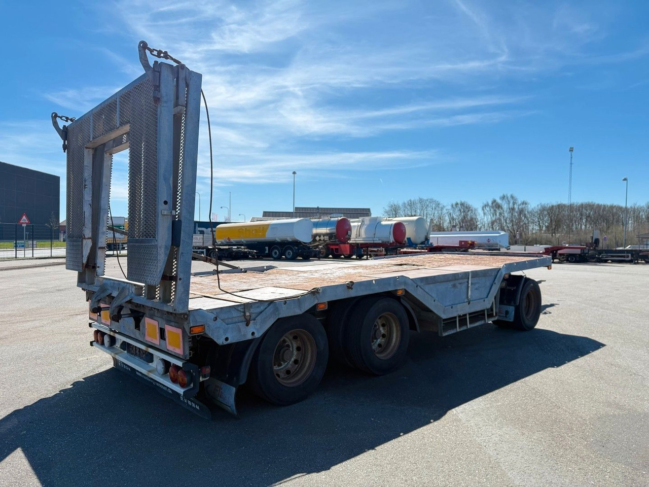 Fliegl FLT328 3 achser Maschinenanhänger mit Radkasten - Remorcă transport agabaritic: Foto 4 Fliegl FLT328 3 achser Maschinenanhänger mit Radkasten - Remorcă transport agabaritic: Foto 4