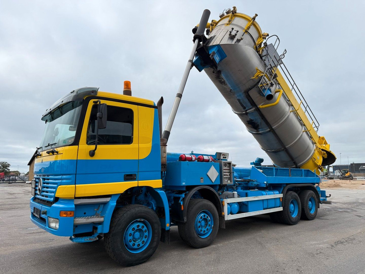 Mercedes-Benz Actros 4140 8x4 KOKS MEGAVAC 8000 ADR Dry Vac - Maşină pentru vidanjări: Foto 5 Mercedes-Benz Actros 4140 8x4 KOKS MEGAVAC 8000 ADR Dry Vac - Maşină pentru vidanjări: Foto 5