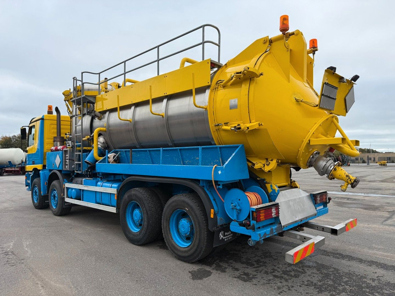 Mercedes-Benz Actros 4140 8x4 KOKS MEGAVAC 8000 ADR Dry Vac - Maşină pentru vidanjări: Foto 4 Mercedes-Benz Actros 4140 8x4 KOKS MEGAVAC 8000 ADR Dry Vac - Maşină pentru vidanjări: Foto 4