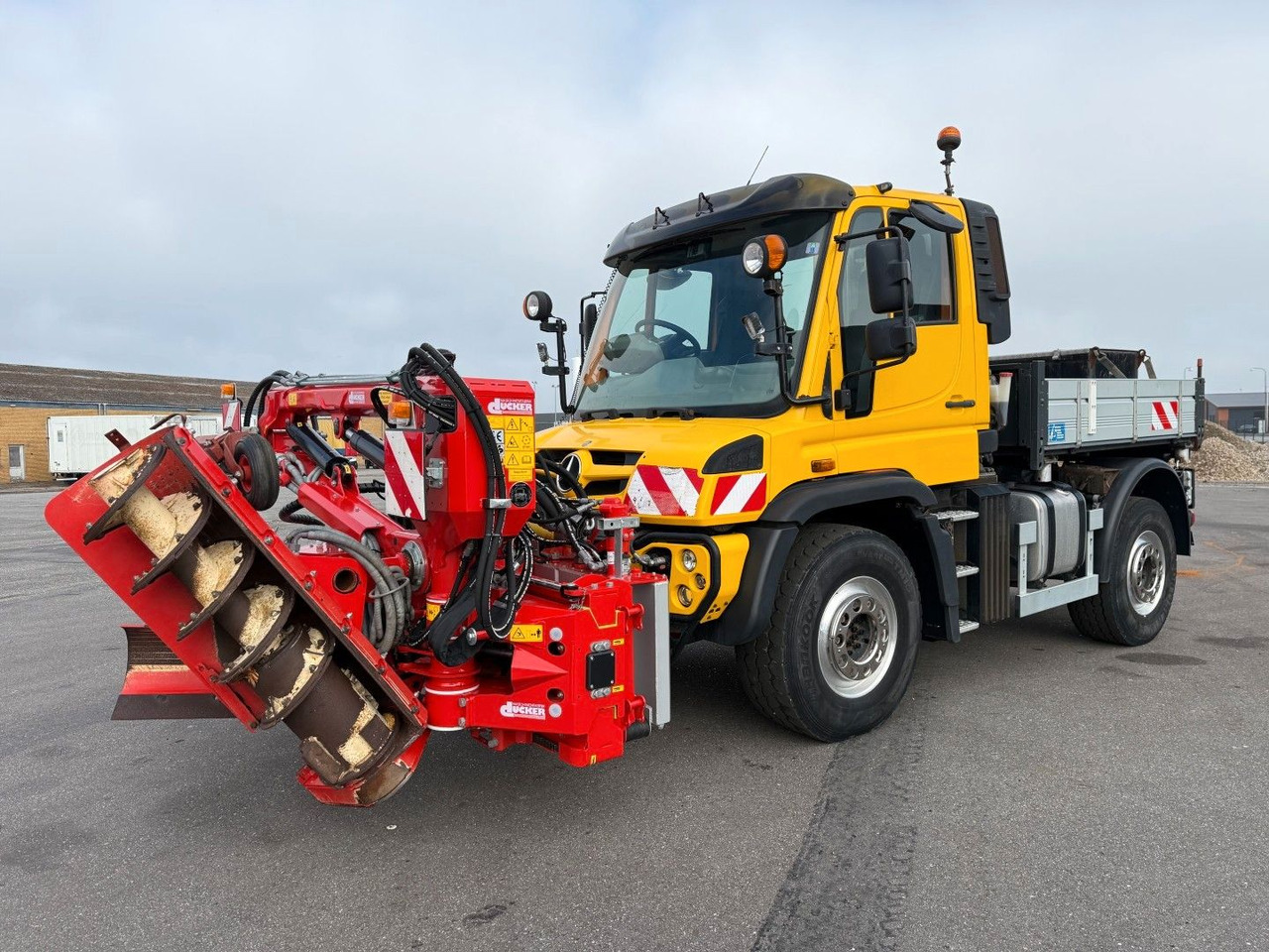 Unimog U427 4x4 Tipper / Kipper / Dücker Fräse BRS 15 - Camion basculantă: Foto 2 Unimog U427 4x4 Tipper / Kipper / Dücker Fräse BRS 15 - Camion basculantă: Foto 2