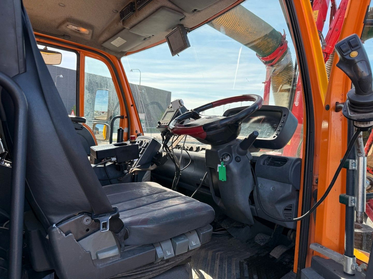 Unimog U500 4x4 / Dücker Kipper / Saug / Mäher MKT 15R - Camion basculantă: Foto 5 Unimog U500 4x4 / Dücker Kipper / Saug / Mäher MKT 15R - Camion basculantă: Foto 5