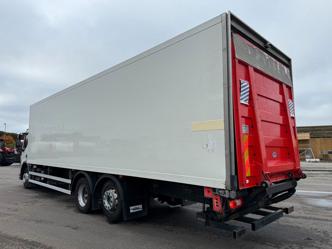 Volvo FE320 6x2*4 TK T1200-R Spectrum 9,80 m. koffer - Camion frigider: Foto 4 Volvo FE320 6x2*4 TK T1200-R Spectrum 9,80 m. koffer - Camion frigider: Foto 4