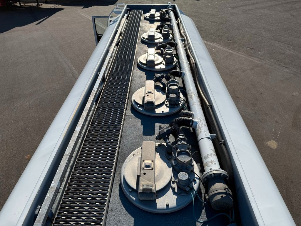 Volvo FM460 8x2*6 24.000 l. ADR Tank Volvo FM460 8x2*6 24.000 l. ADR Tanktruck - Camion cisternă: Foto 5 Volvo FM460 8x2*6 24.000 l. ADR Tank Volvo FM460 8x2*6 24.000 l. ADR Tanktruck - Camion cisternă: Foto 5