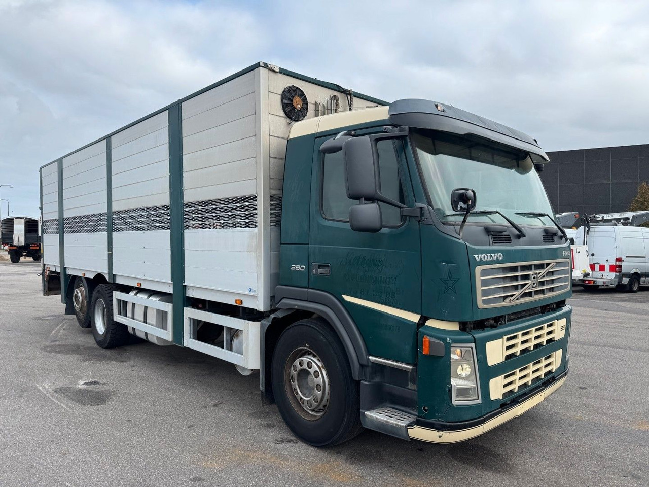 Volvo FM9 380 6x2*4 Tiertransporter / Livestock - Camion transport cai: Foto 2 Volvo FM9 380 6x2*4 Tiertransporter / Livestock - Camion transport cai: Foto 2