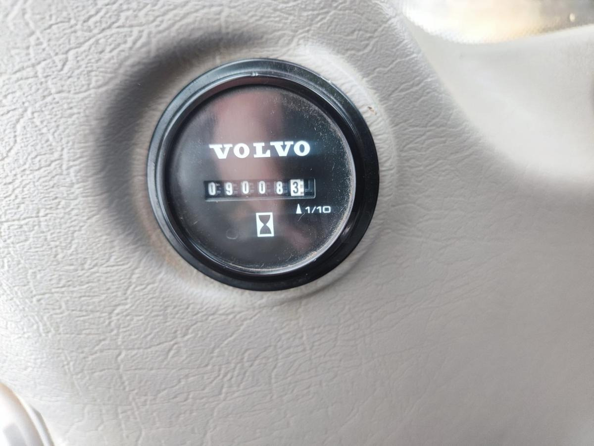 Excavator pe şenile Volvo EC180 D: Foto 6