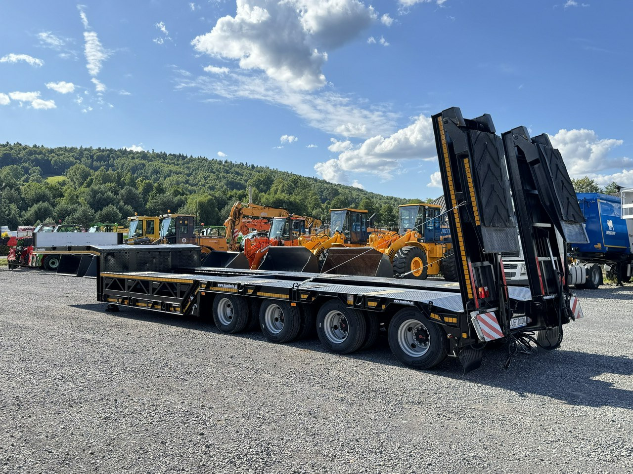 Bodex 4 osiowa NN4J Niskopodwoziówka Niskopodwozie Nowe Opony - Semiremorcă transport agabaritic: Foto 4 Bodex 4 osiowa NN4J Niskopodwoziówka Niskopodwozie Nowe Opony - Semiremorcă transport agabaritic: Foto 4