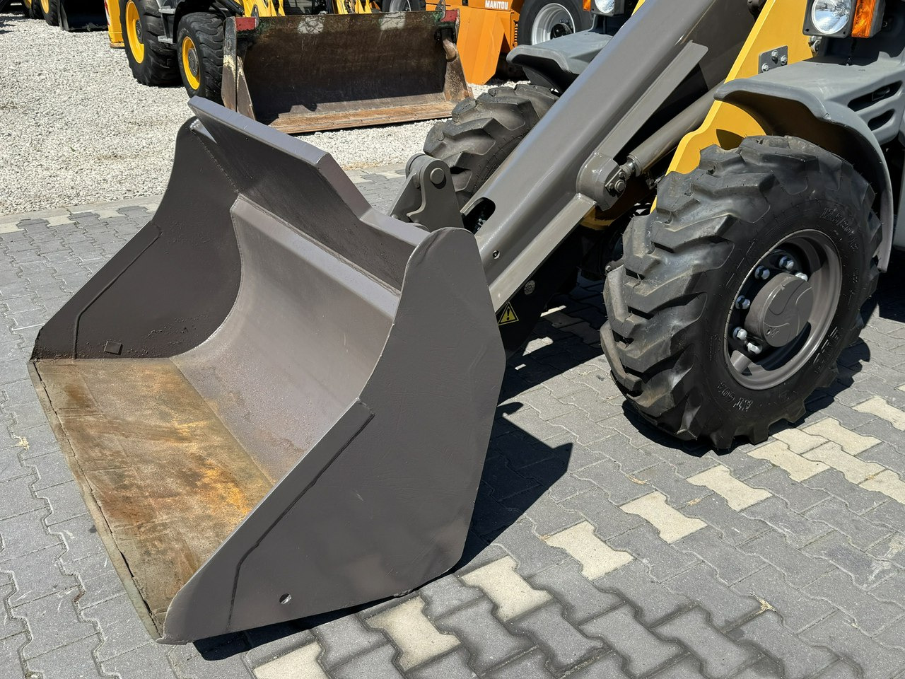 Mecalac AX 700 Szybko-Złącze Łyżka Super Stan - Încărcător frontal pe pneuri: Foto 5 Mecalac AX 700 Szybko-Złącze Łyżka Super Stan - Încărcător frontal pe pneuri: Foto 5